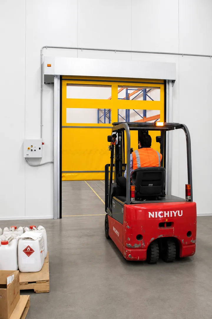 Industrial doorway with rapid door