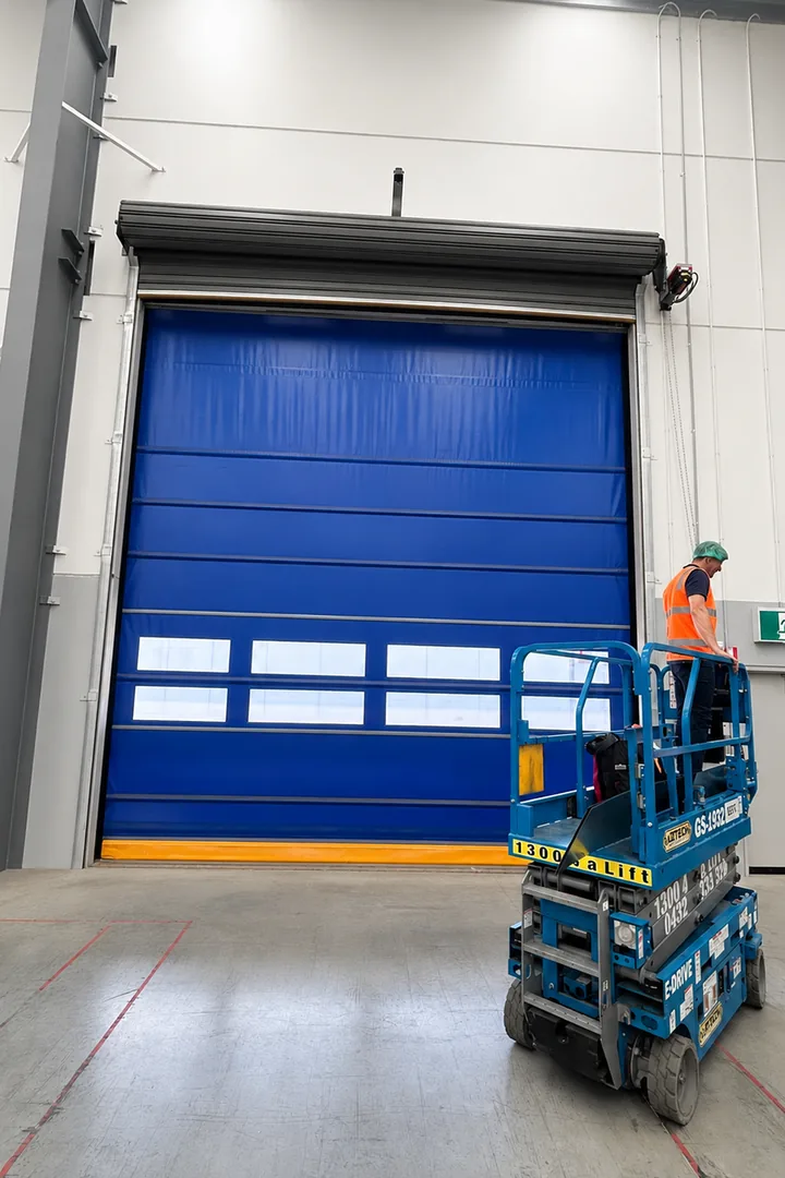 Industrial doorway with rapid door
