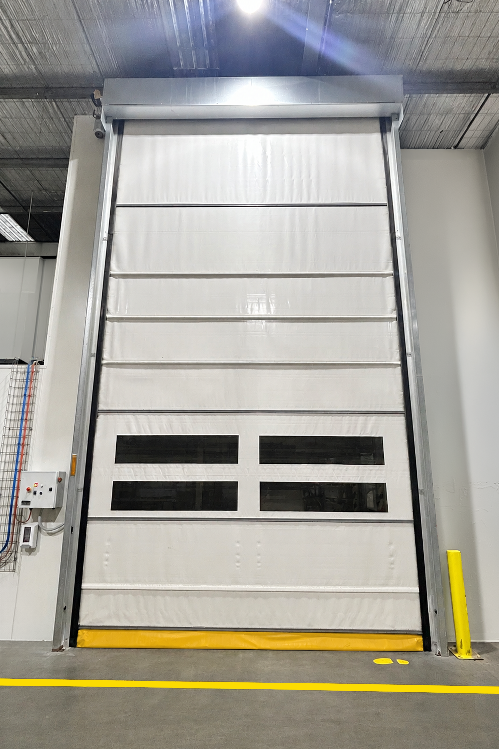 Industrial doorway with rapid door