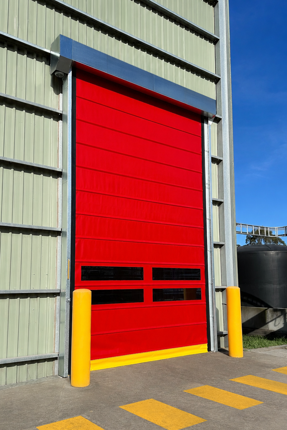 Industrial doorway with rapid door